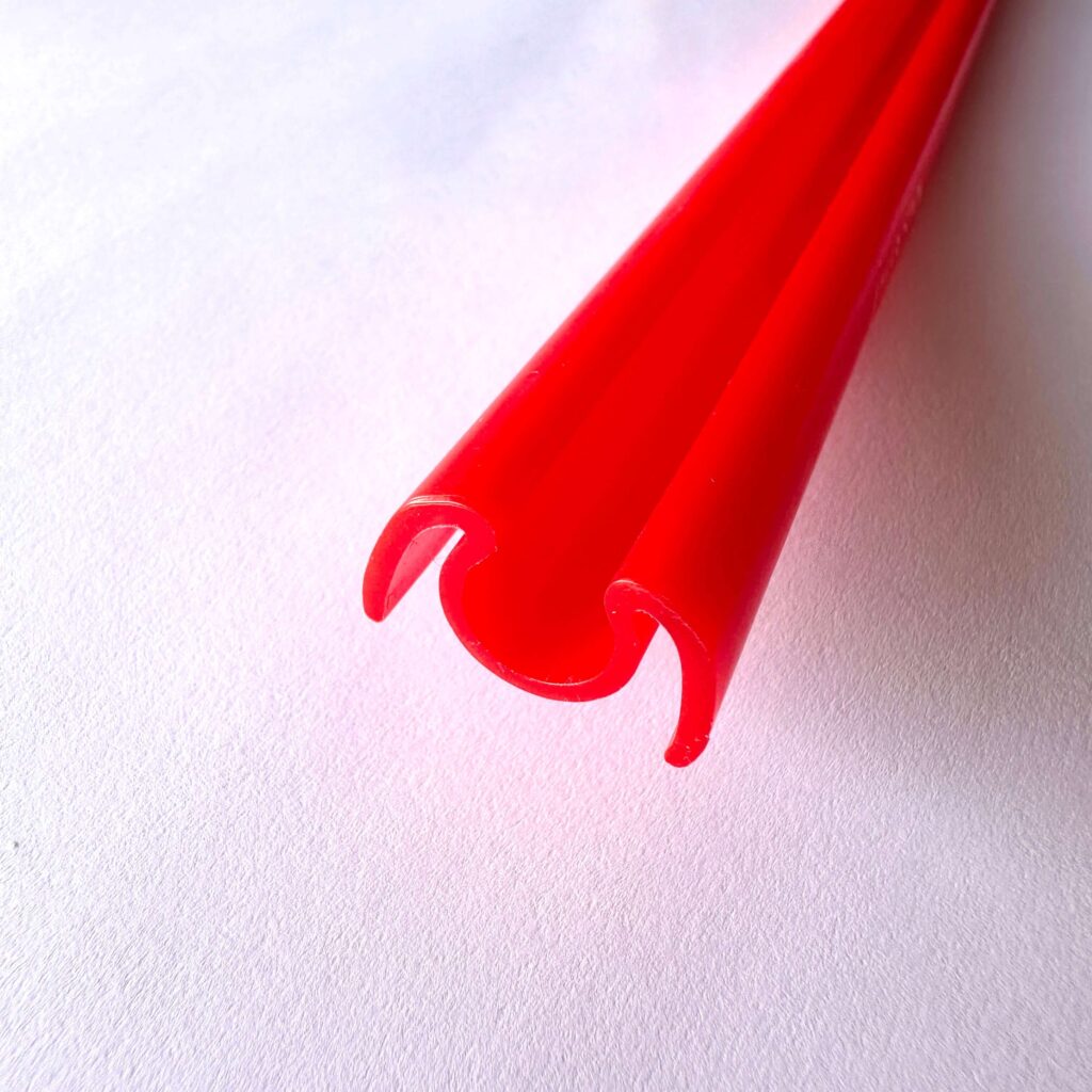 profil iz polietilena nizke gostote. Plastic profile from LDPE.